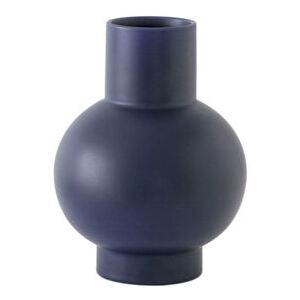 Strøm Large Vase - / H 24 cm - Handmade ceramic by raawii Blue