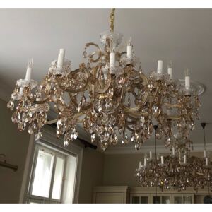18 flames Theresian Crystal chandelier in honey color