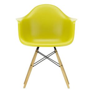 DAW - Eames Plastic Armchair Armchair - / (1950) - Light wood legs by Vitra Yellow