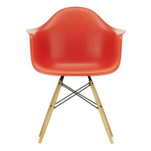 DAW - Eames Plastic Armchair Armchair - / (1950) - Light wood legs by Vitra Red